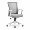 Silla de oficina giratoria con ruedas respaldo de malla gris base blanca reposabrazos fijos